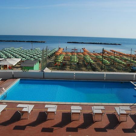 Hotel Embassy بيزارو المظهر الخارجي الصورة