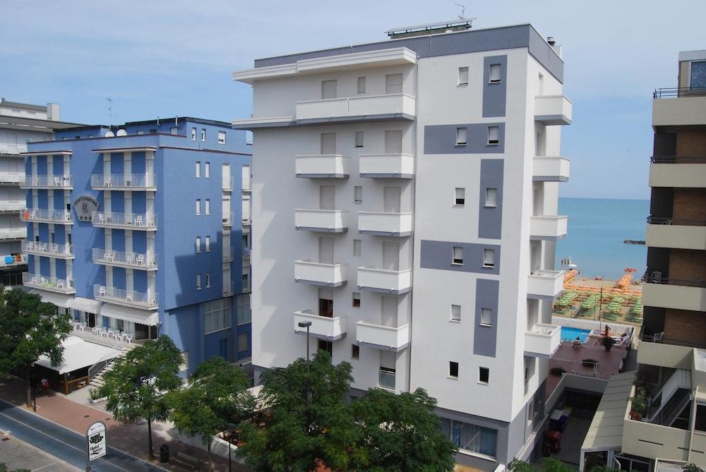 Hotel Embassy بيزارو المظهر الخارجي الصورة