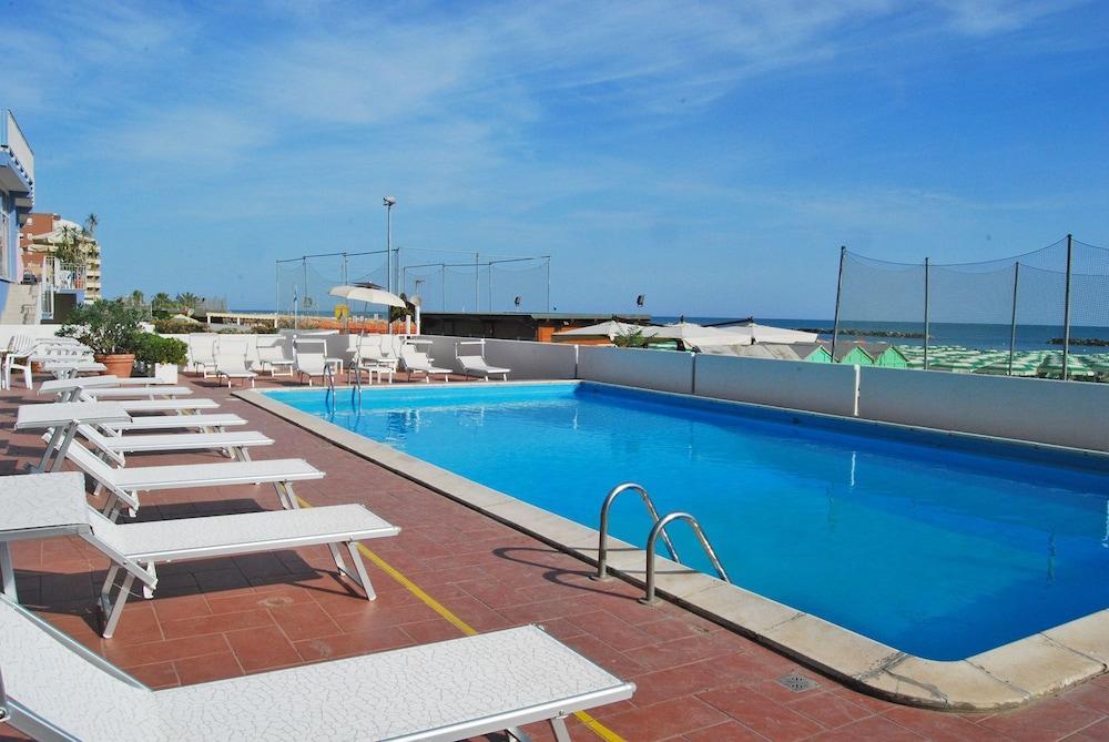 Hotel Embassy بيزارو المظهر الخارجي الصورة