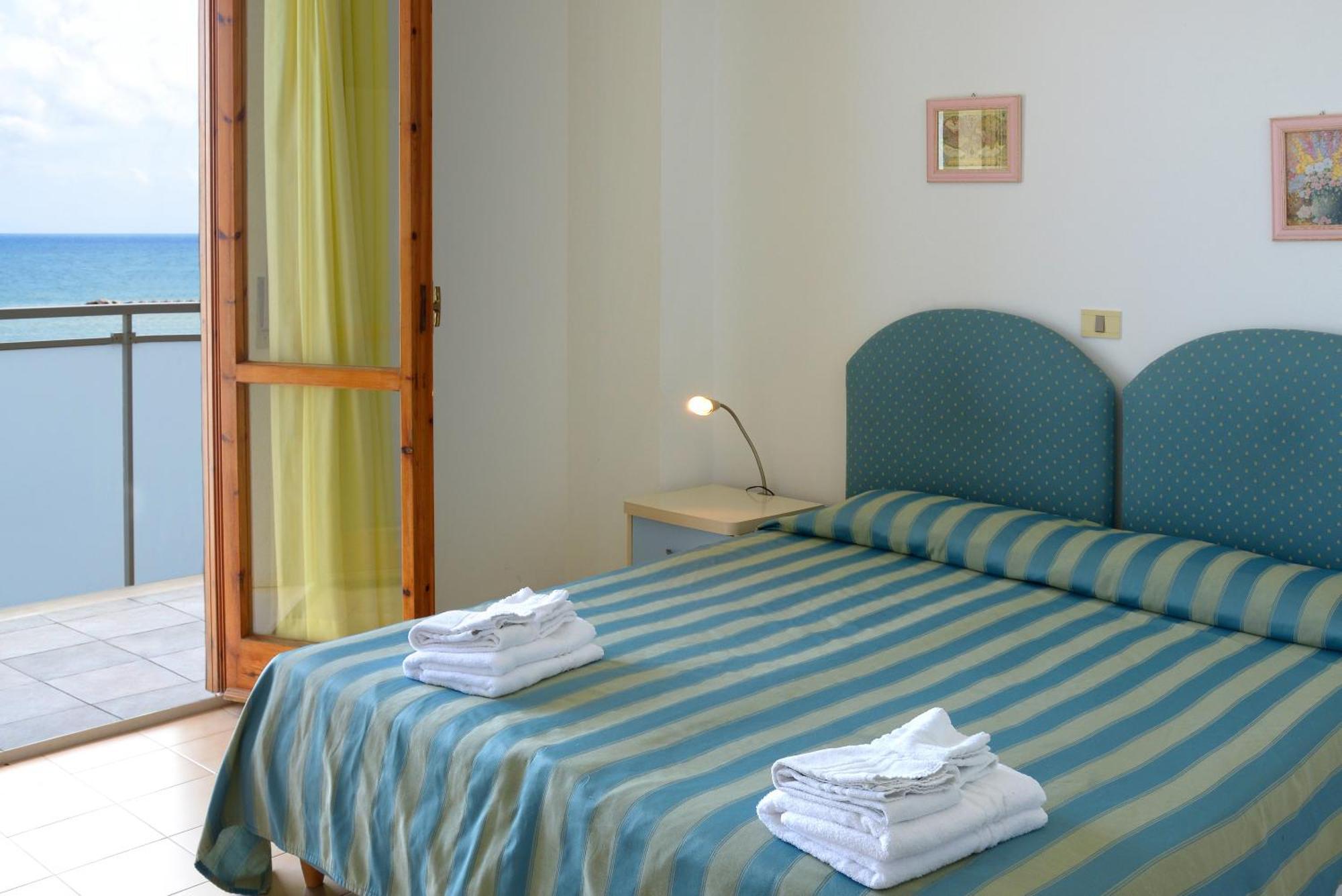 Hotel Embassy بيزارو المظهر الخارجي الصورة