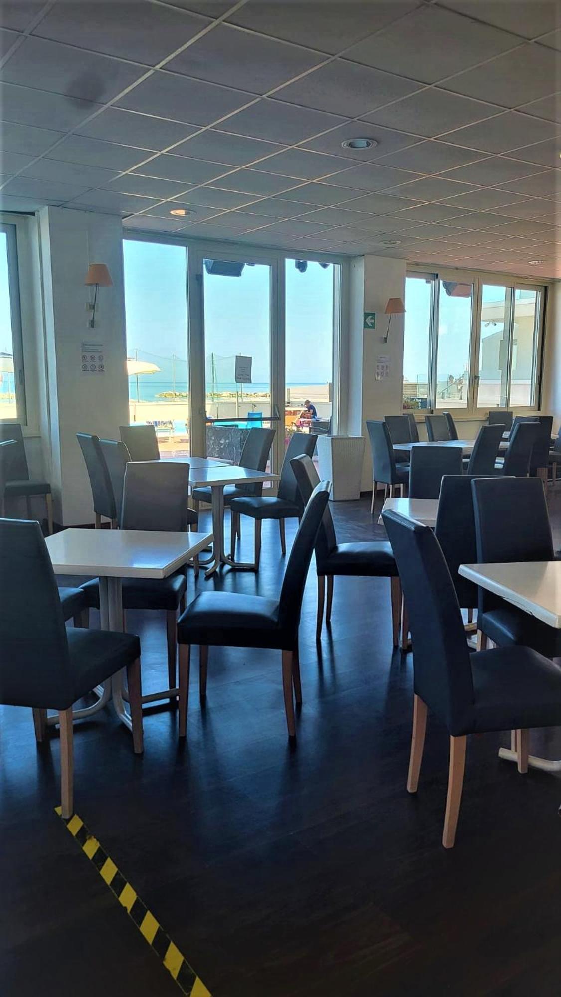 Hotel Embassy بيزارو المظهر الخارجي الصورة