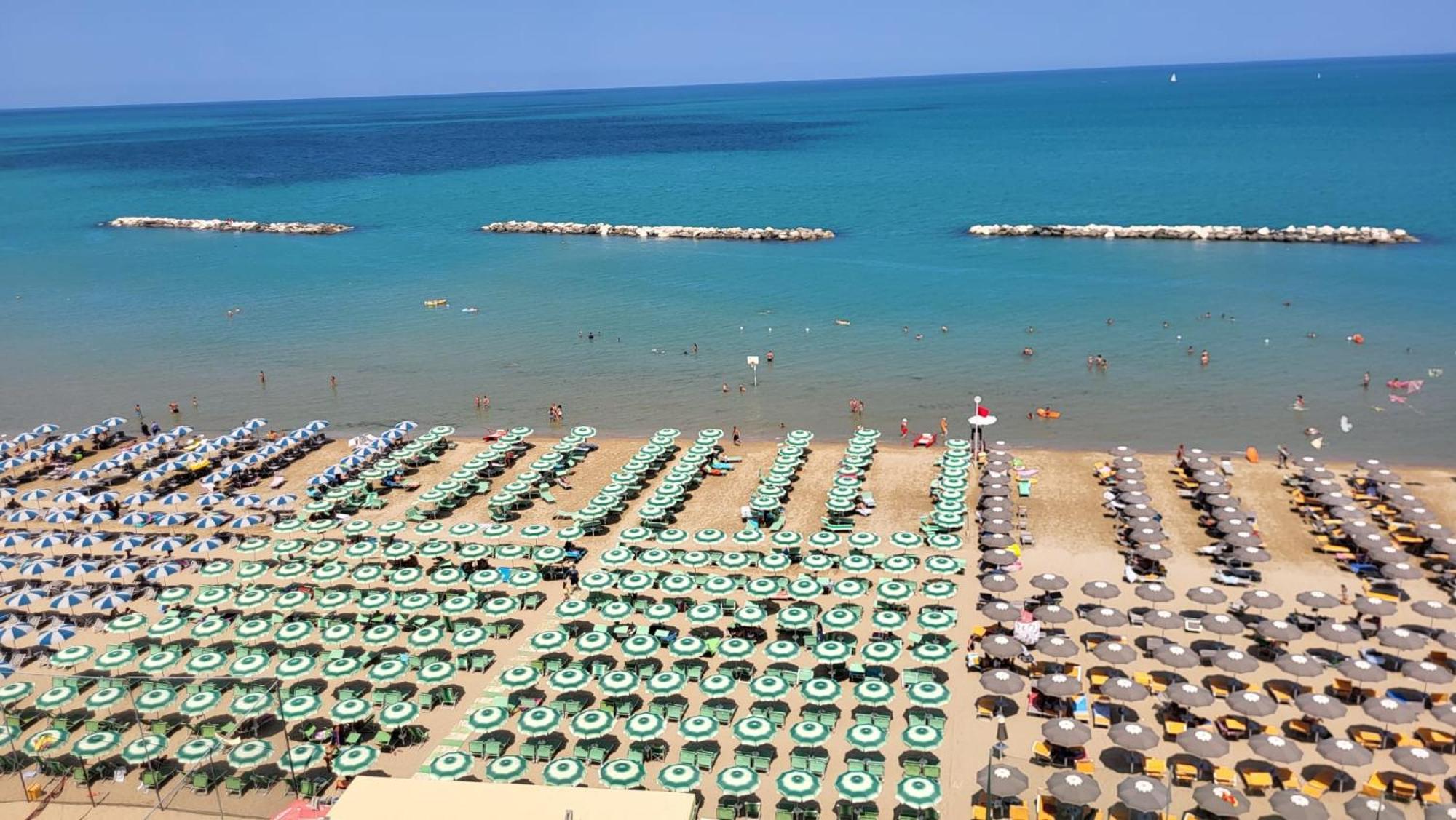 Hotel Embassy بيزارو المظهر الخارجي الصورة