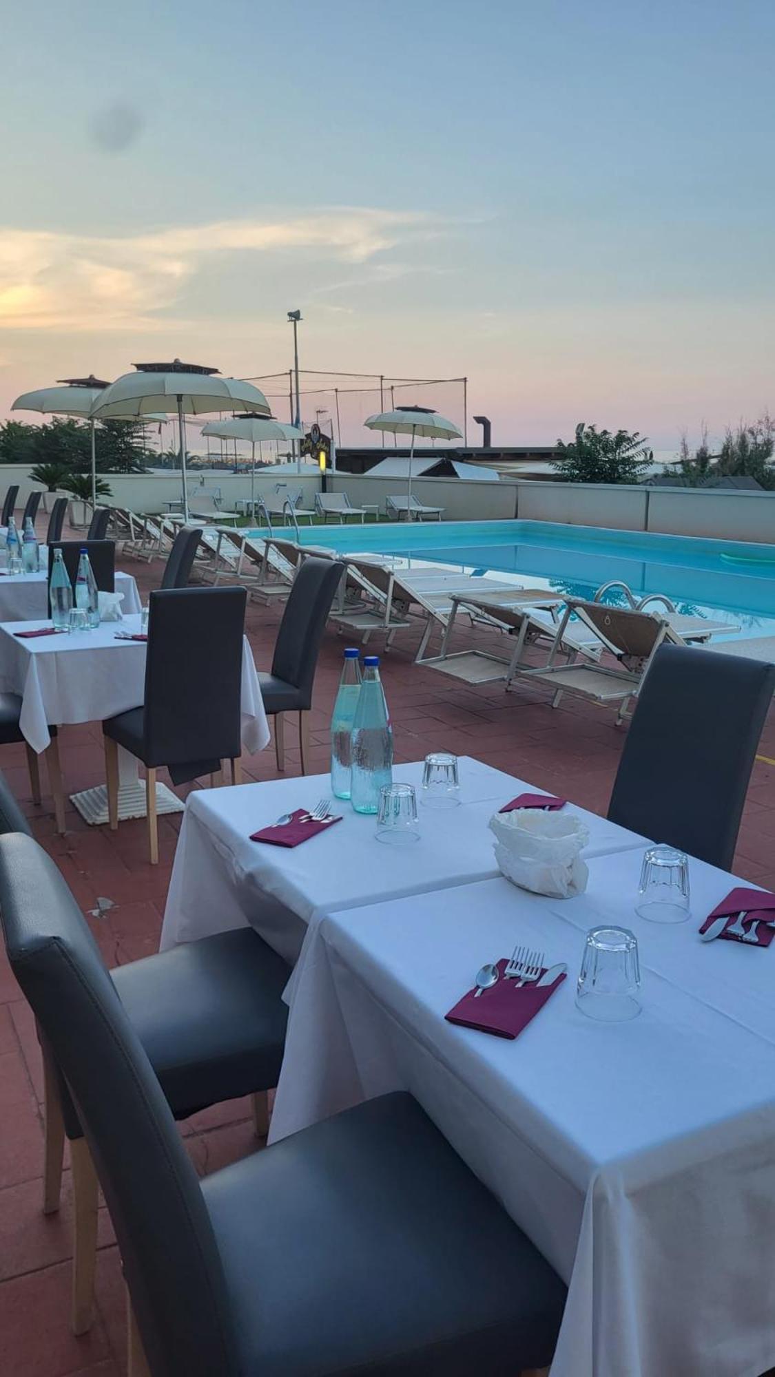 Hotel Embassy بيزارو المظهر الخارجي الصورة