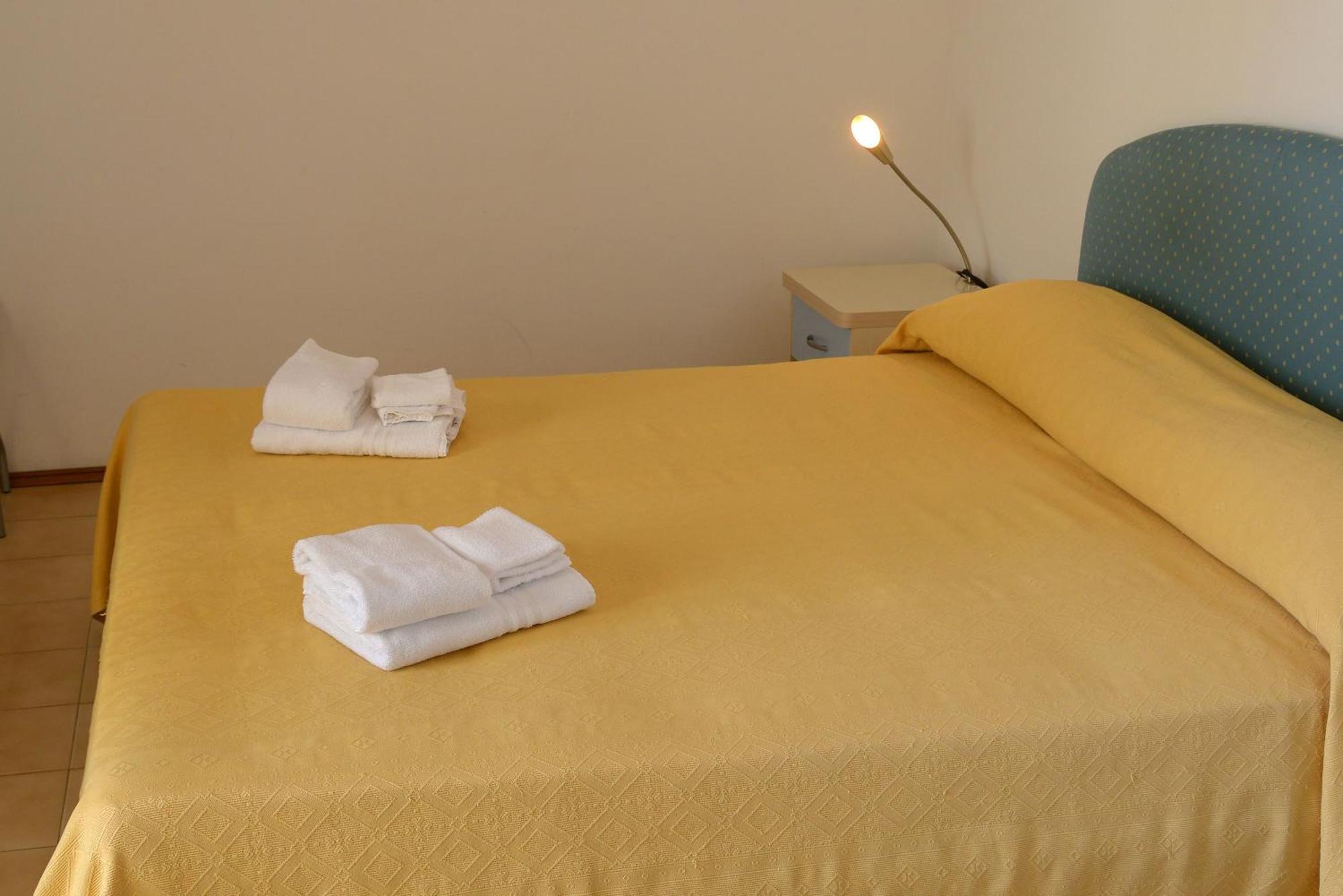 Hotel Embassy بيزارو المظهر الخارجي الصورة