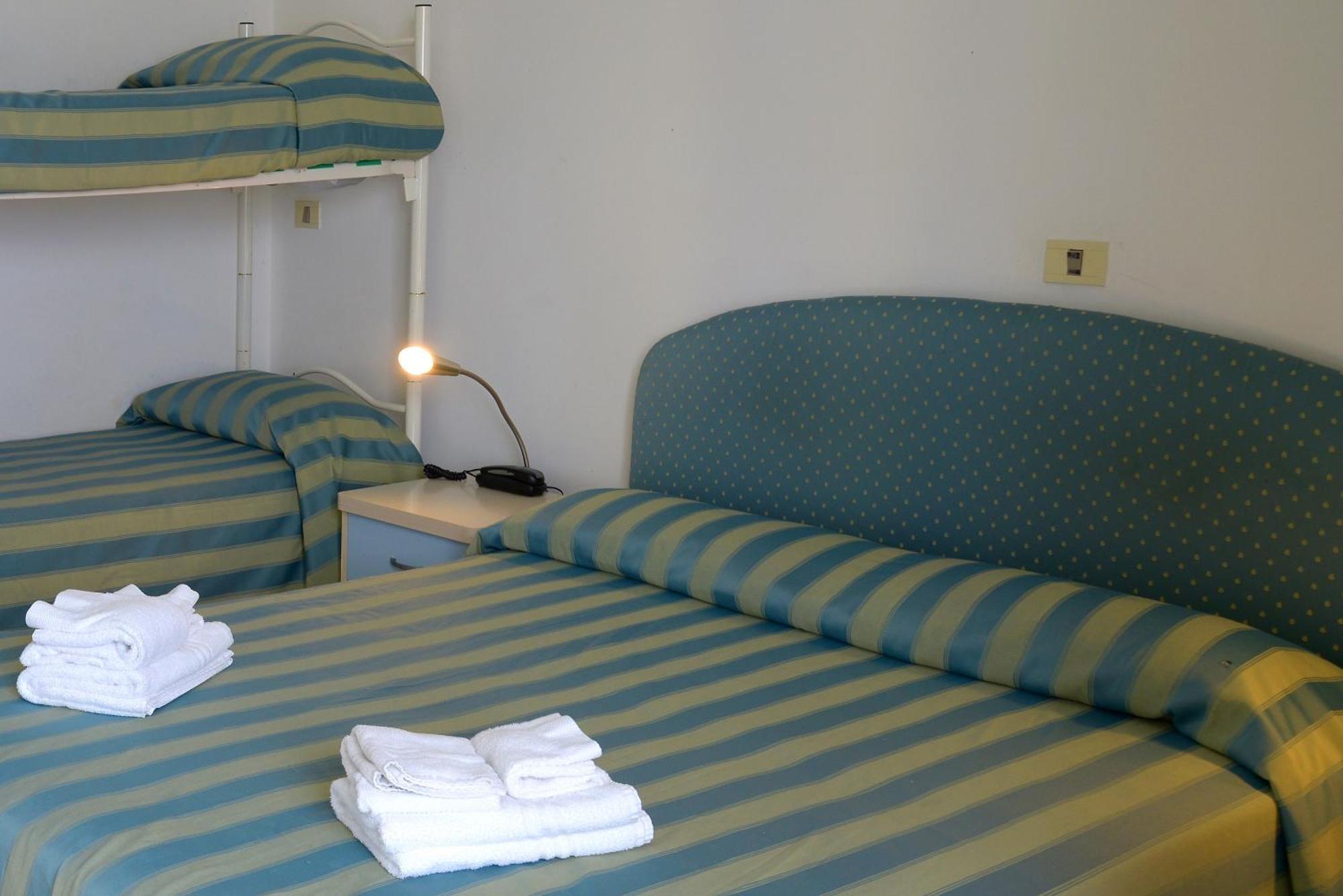 Hotel Embassy بيزارو المظهر الخارجي الصورة