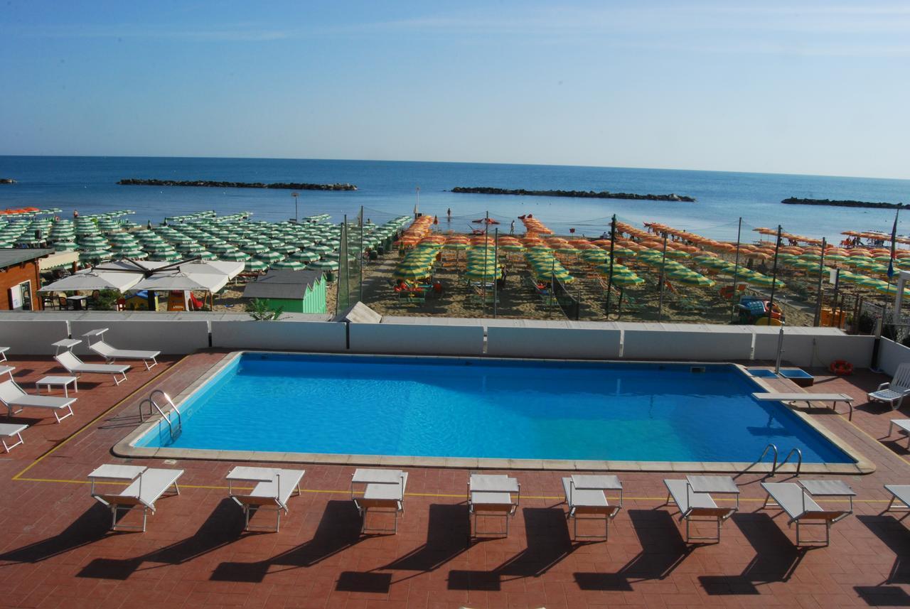 Hotel Embassy بيزارو المظهر الخارجي الصورة