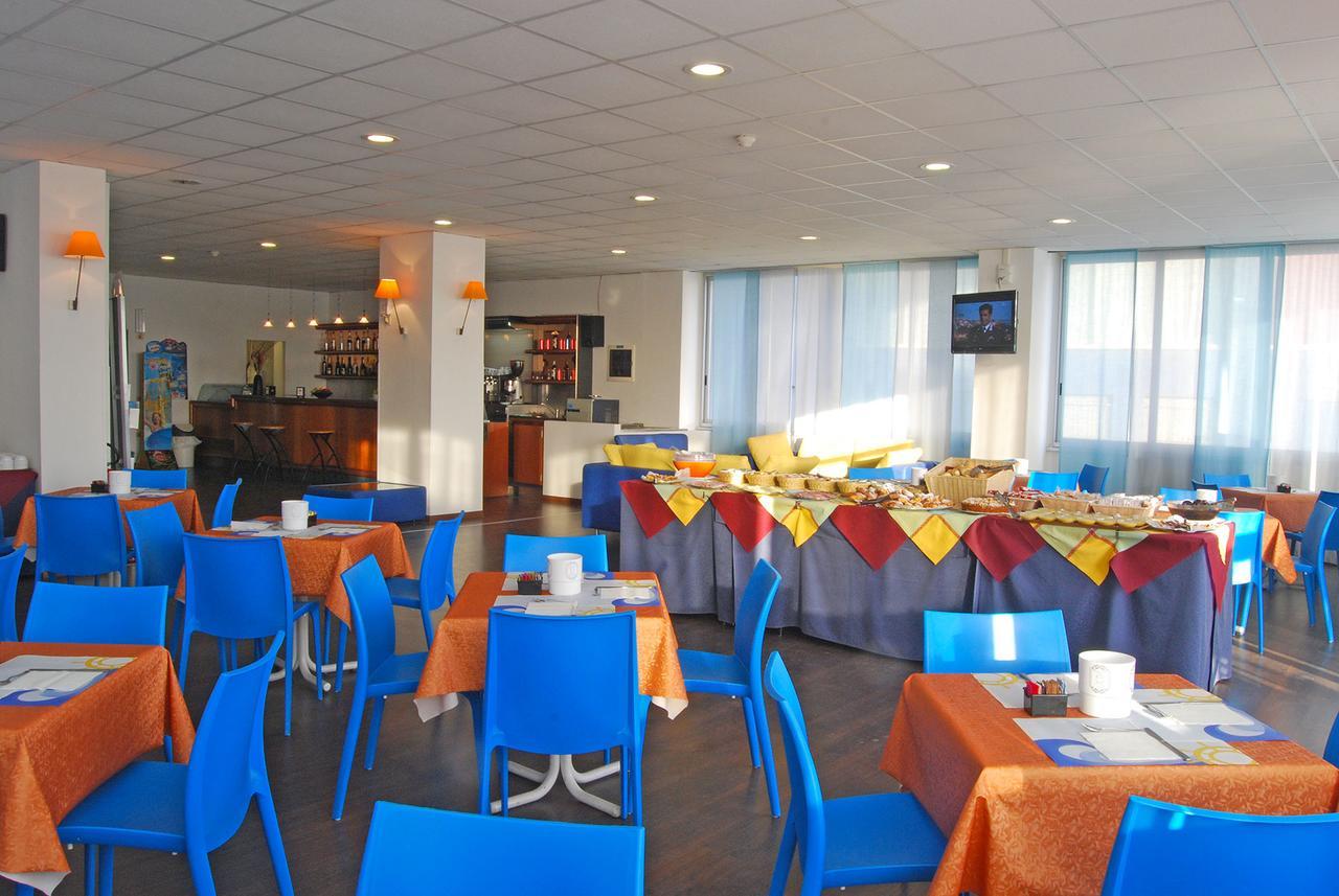 Hotel Embassy بيزارو المظهر الخارجي الصورة