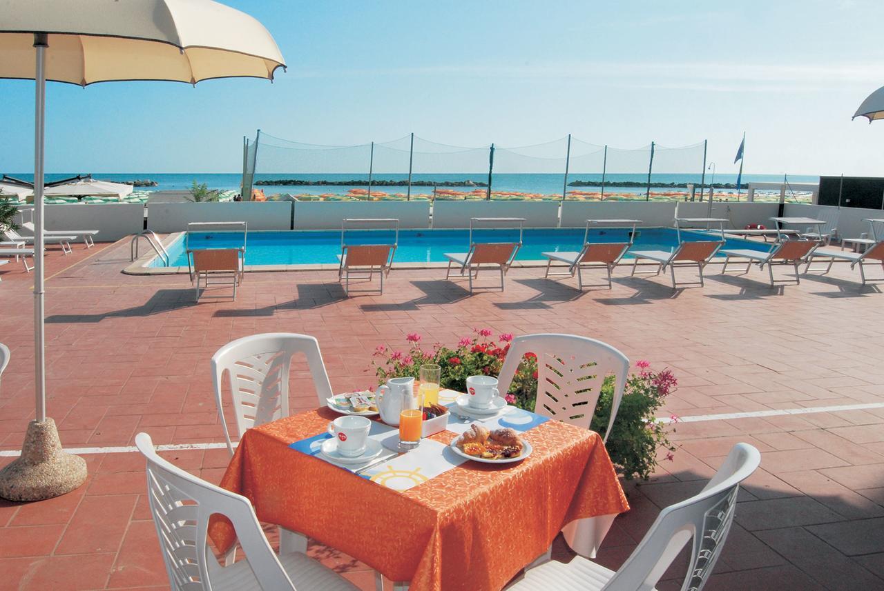 Hotel Embassy بيزارو المظهر الخارجي الصورة